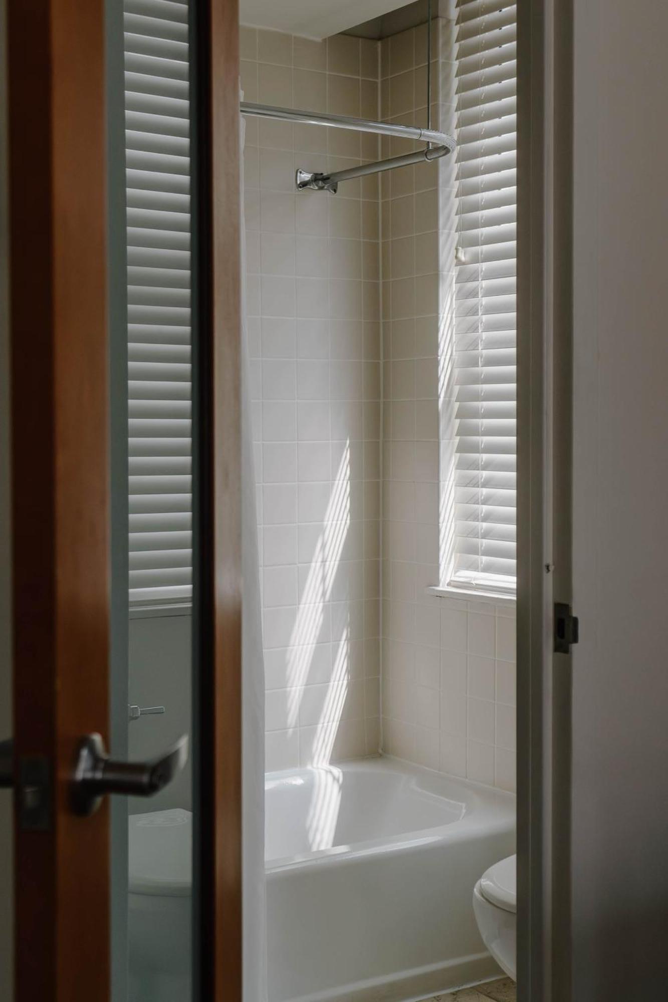 One-Bedroom Suite with Kitchenette,1623647389:JPEG